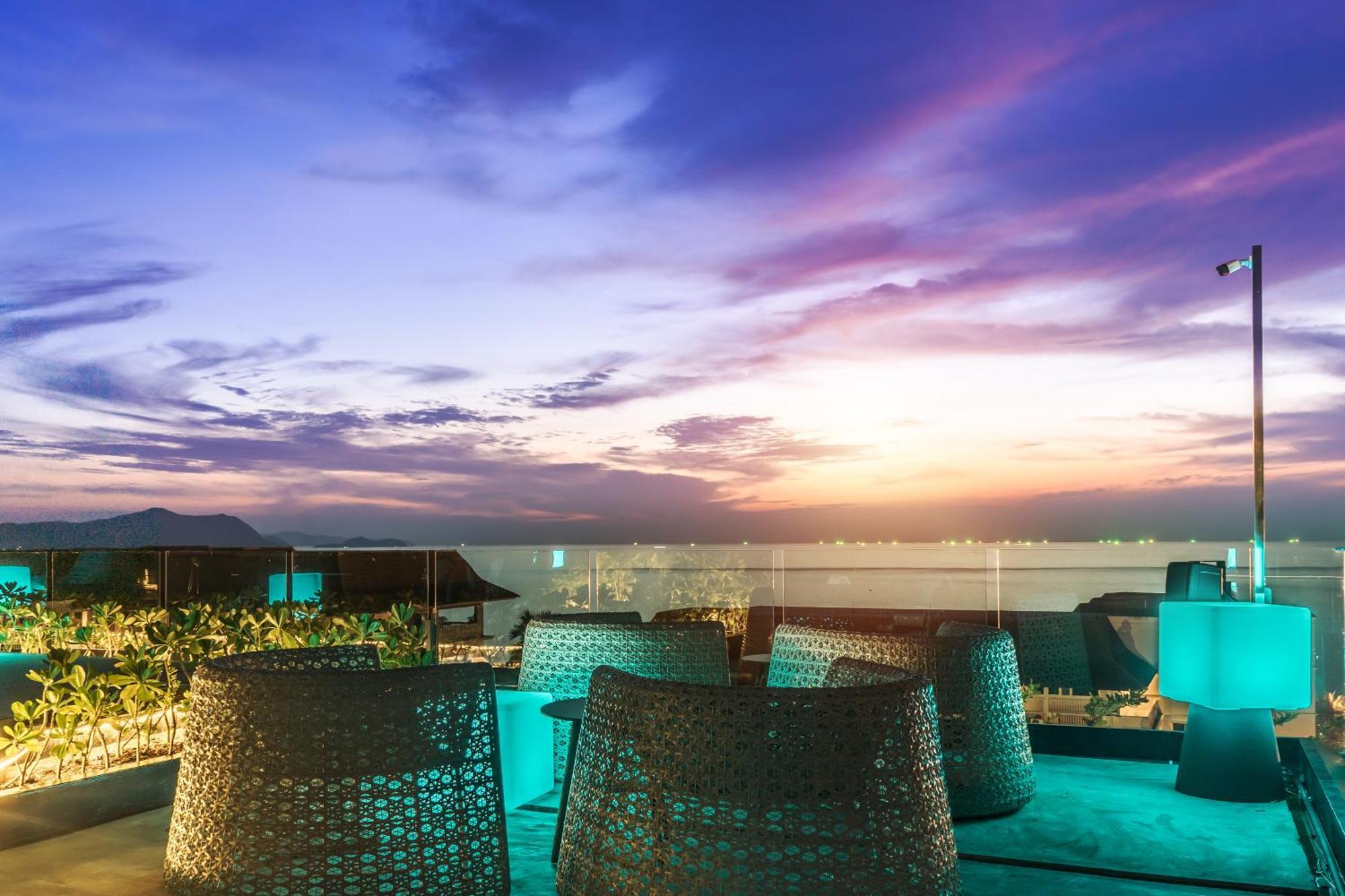 Cross Vibe Pattaya Seaphere Na Chom Thian Exterior photo