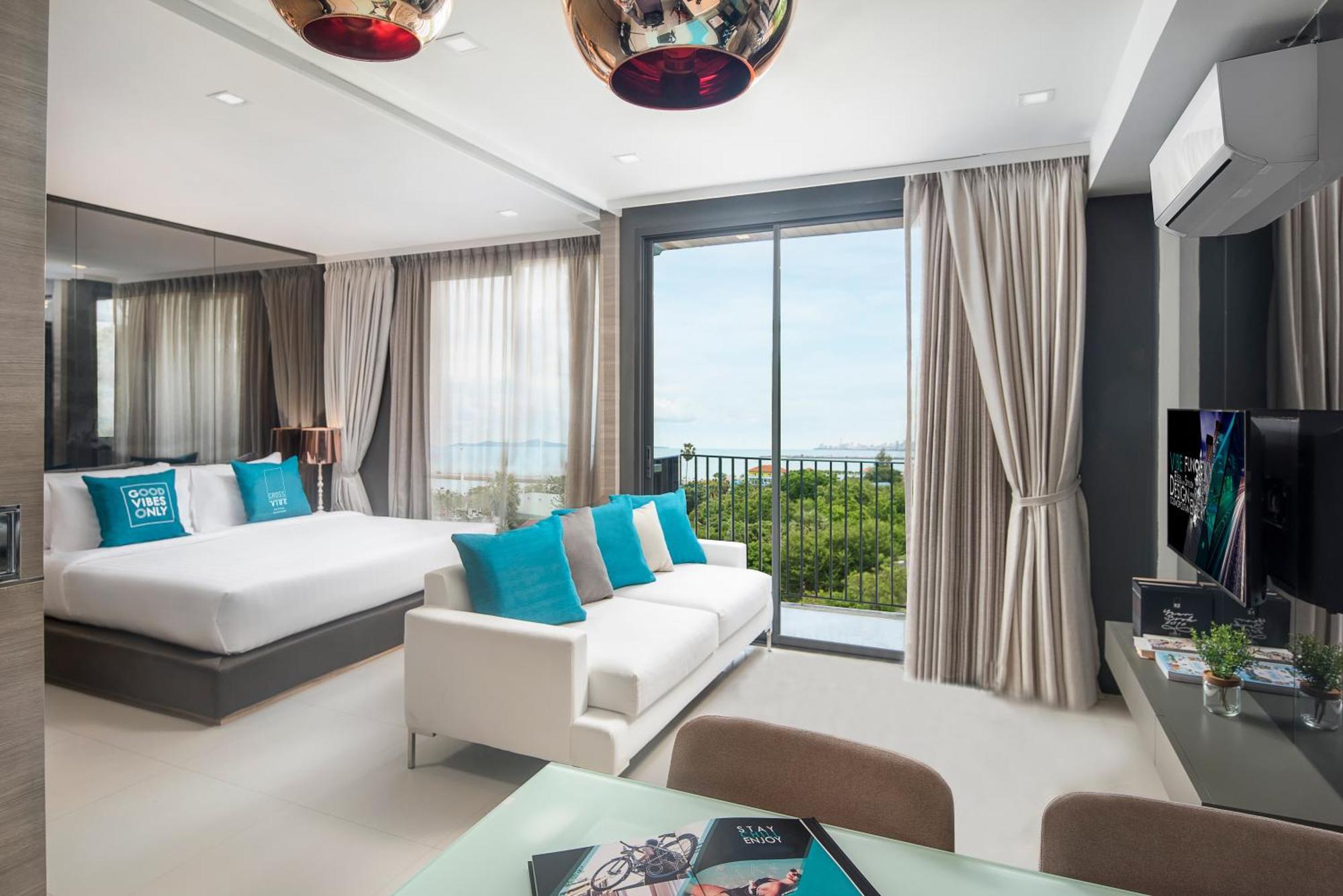 Cross Vibe Pattaya Seaphere Na Chom Thian Exterior photo