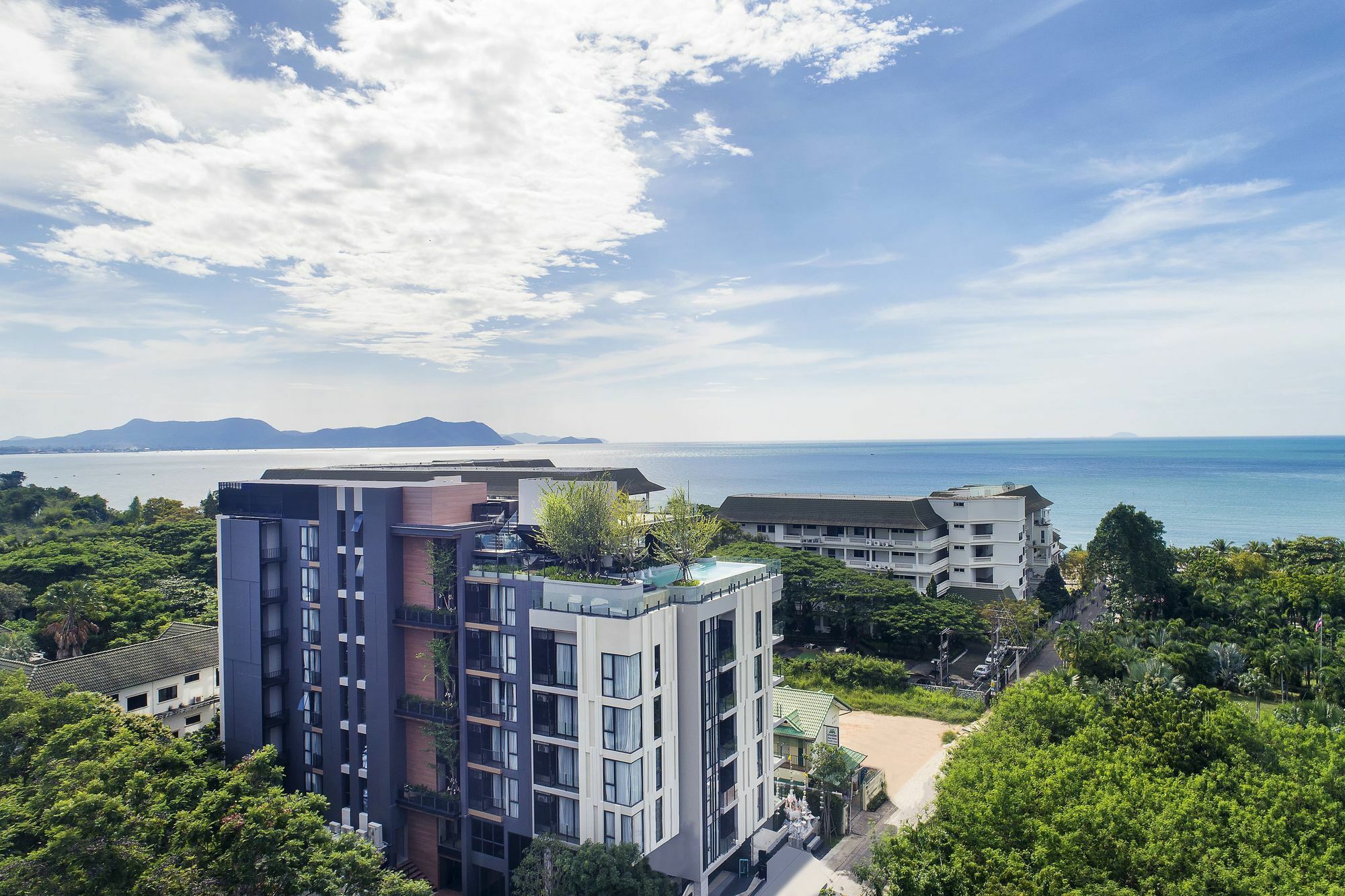 Cross Vibe Pattaya Seaphere Na Chom Thian Exterior photo